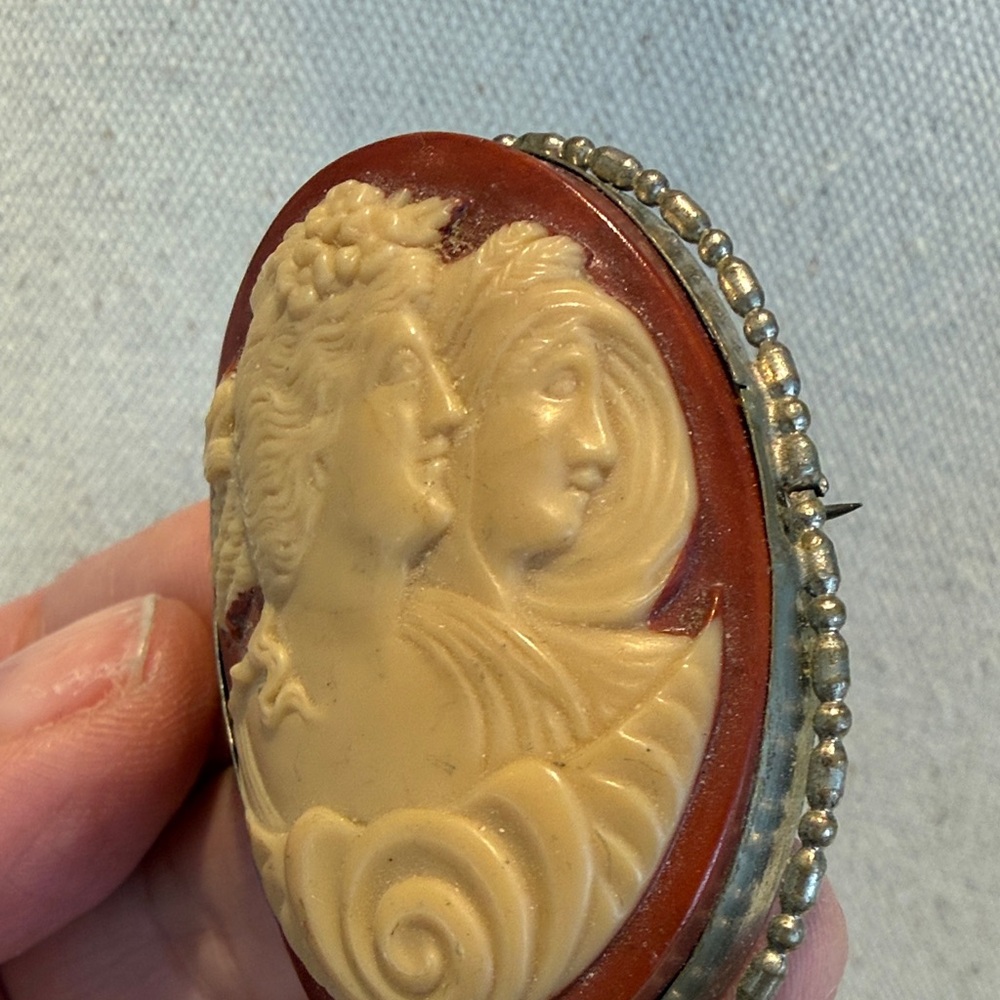 Vintage Czeckoslovakia Cameo Brooch with Red and Cream Accents - Picture 3 of 8